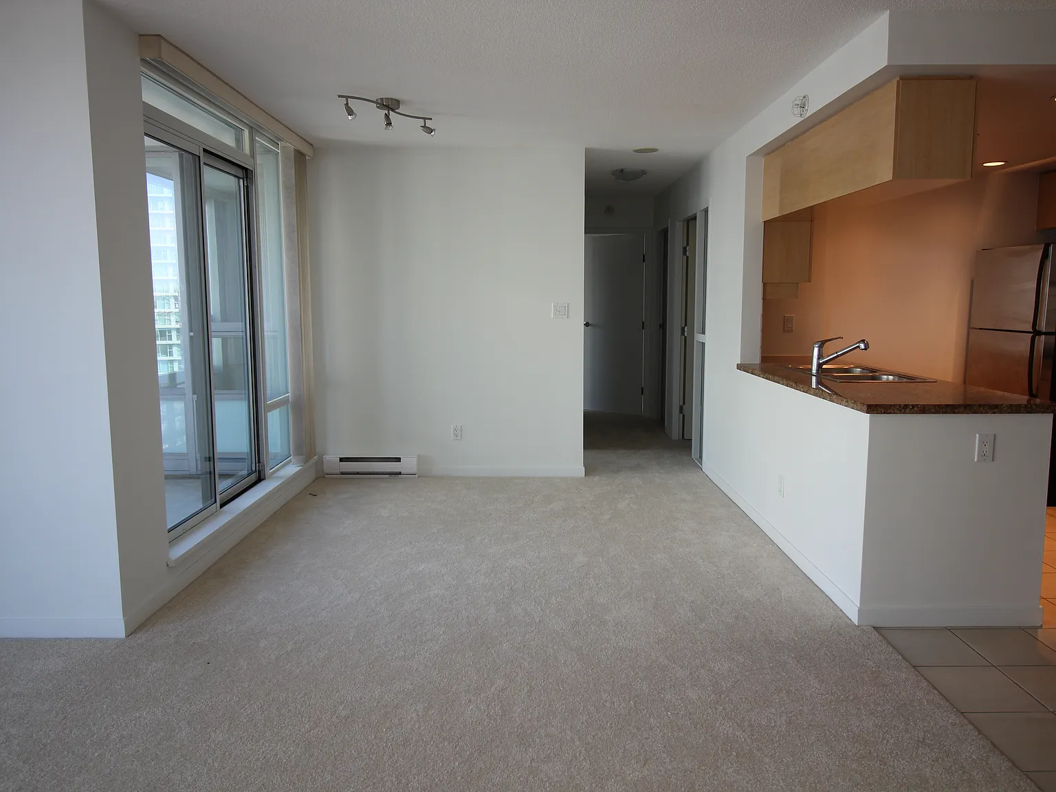 1067 Marinaside Crescent Vancouver — Photo 3