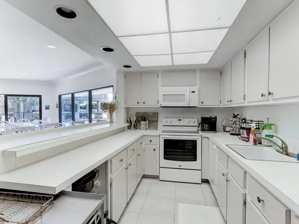 5480 N Ocean Drive #B3c, Singer Island, FL 33404