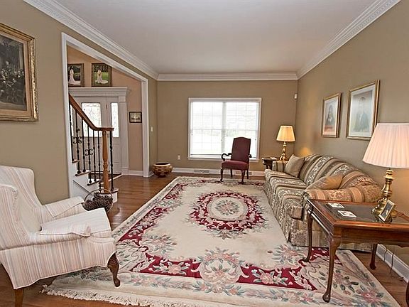 4th image of 720 Belmar Pl