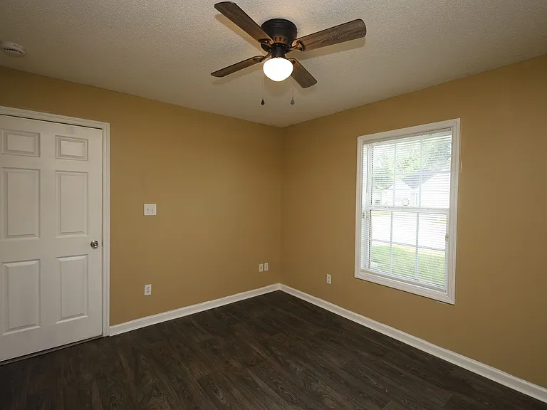 1728 Eli Pl — Photo 8