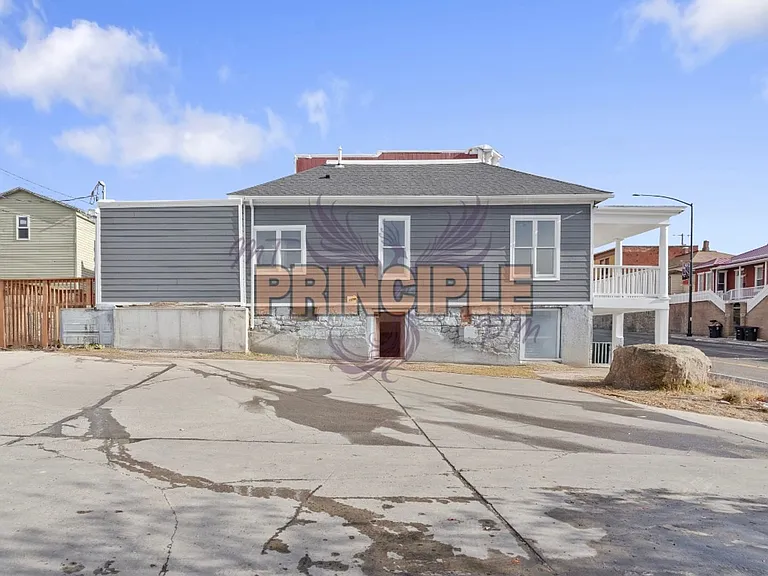 533 W Park St — Photo 10