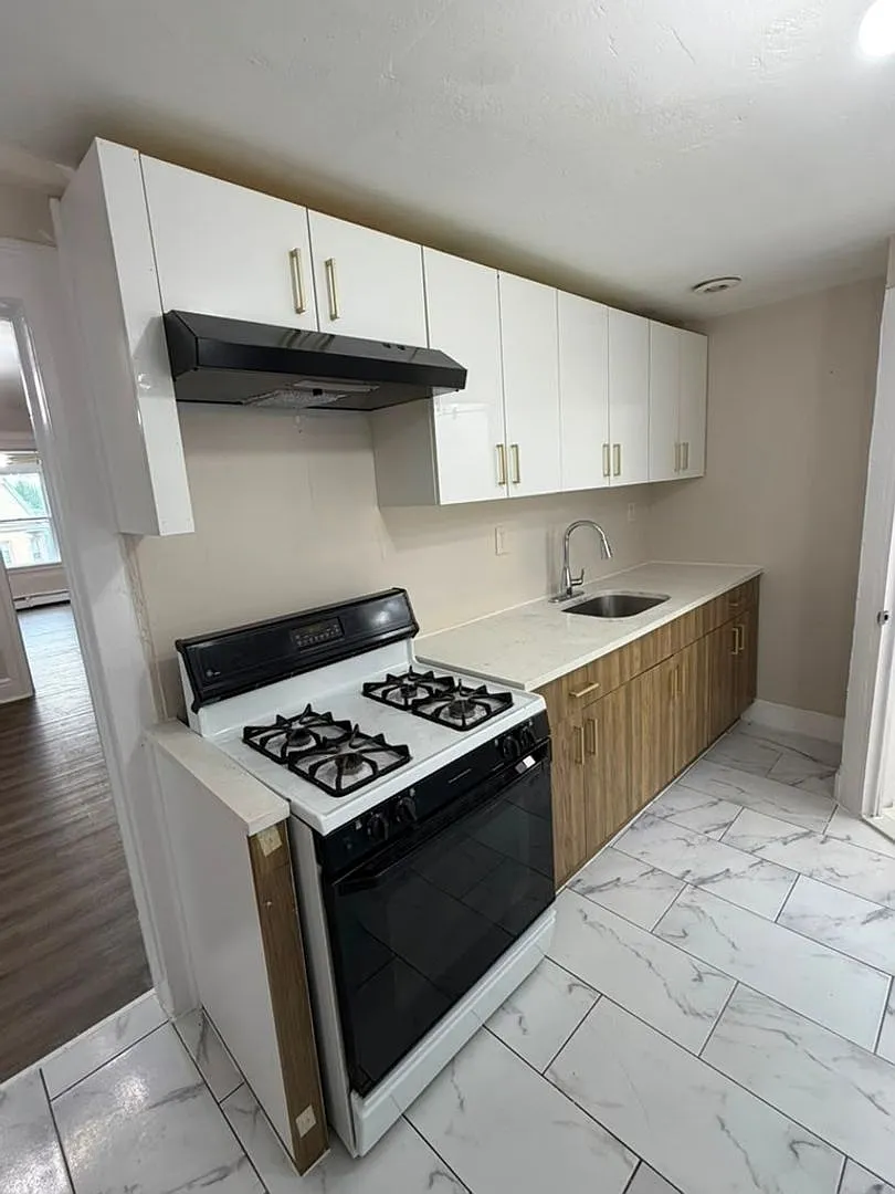 2 bed, 800 sqft, $1,699 — Photo 2