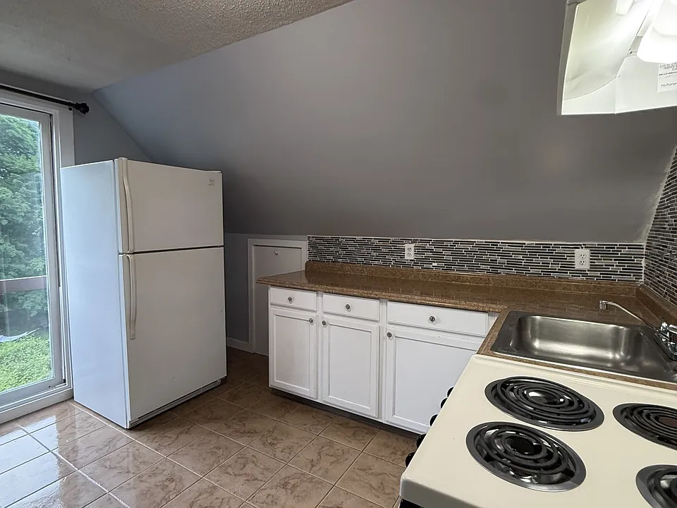 64 Pearl St #3