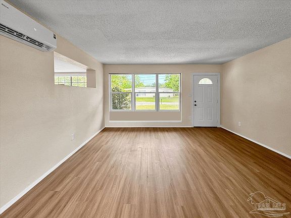 4th image of 110 Aquamarine Ave