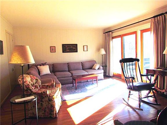 5th image of 63 Oak Hill Cir