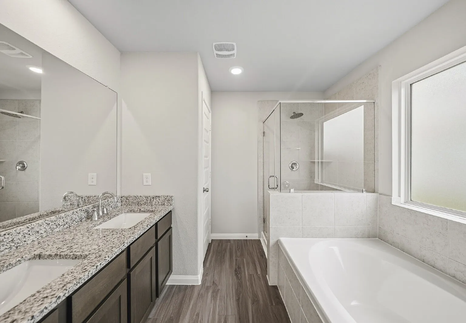 3 bed, 2.0 bath, 1539 sqft, $2,100 — Photo 3
