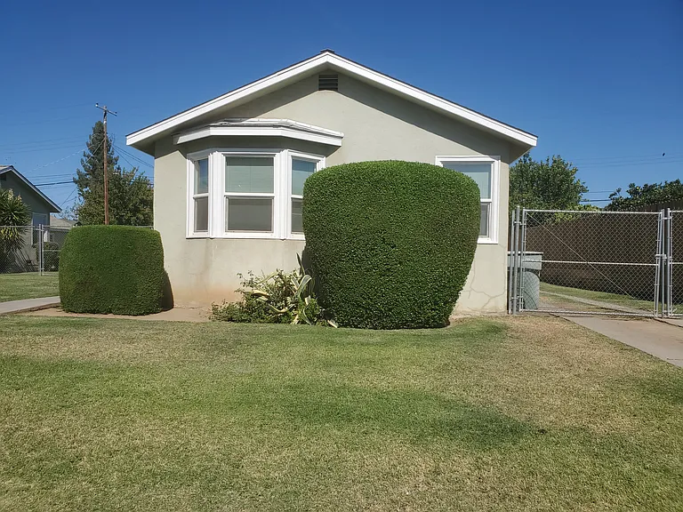 2014 Mayfair Dr W — Photo 2