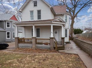 1307 3rd St #A, Moline, IL 61265