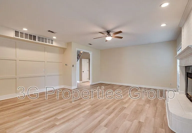 3937 Valley View Ln — Photo 8