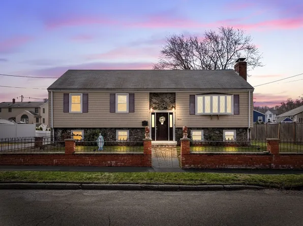 11 Canterbury Dr, Peabody, MA 01960