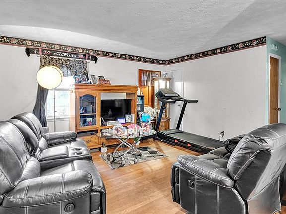 5th image of 2568 Burkshire Rd