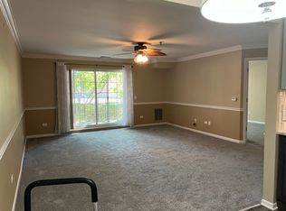 121 Hunt Club Dr, Saint Charles, IL 60174