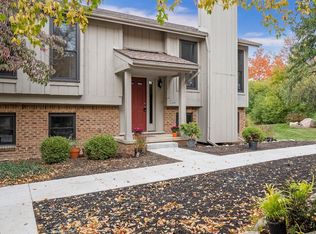 2170 Spruceway Ln, Ann Arbor, MI 48103