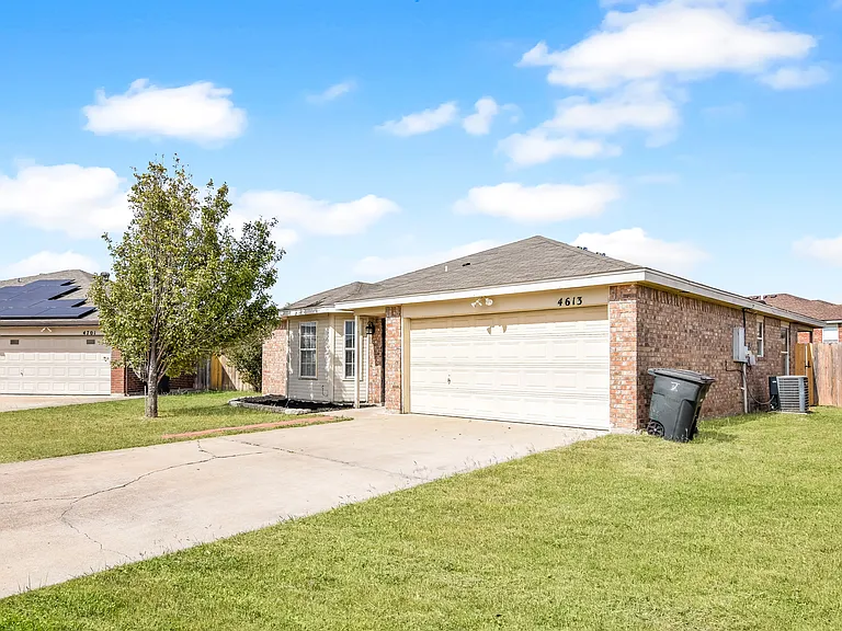 4613 Hank Dr — Photo 2