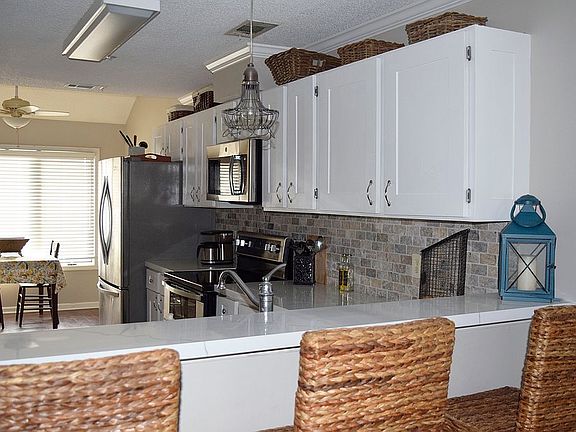 kitchen and breakfast room