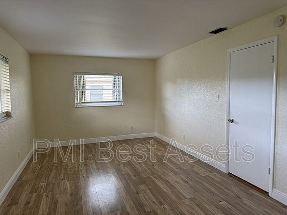 4th image of 9511 NW 80th St