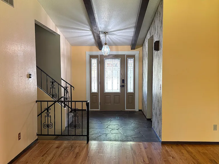 750 N Locust St — Photo 2