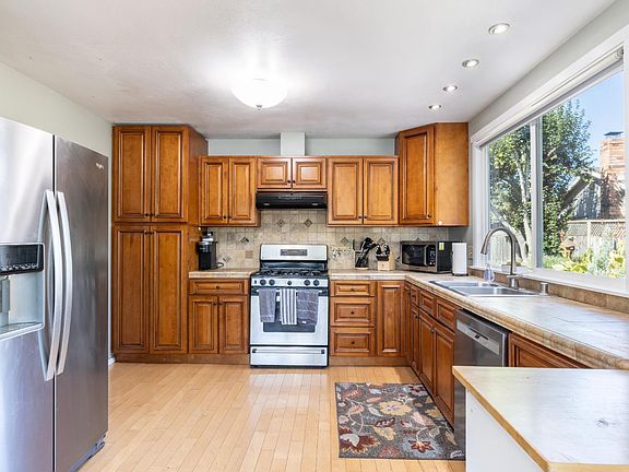 3rd image of 8886 Lancaster Drive