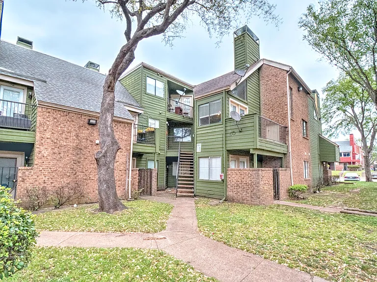 9831 Walnut St #209 — Photo 17