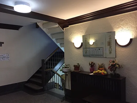 Rented by Metroline Realty | media 60