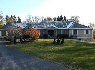 1075 Kirkwood Dr, Inverness, IL 60067