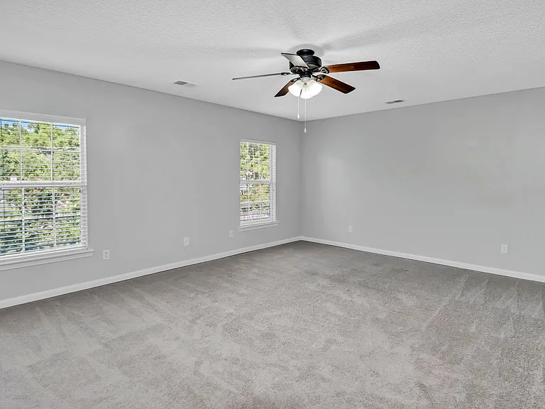 141 Wigmore Ln — Photo 20