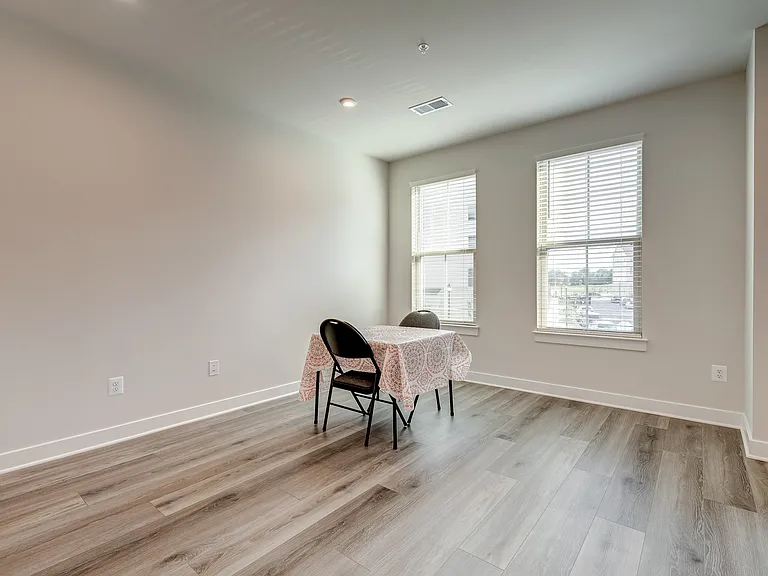42560 Invergordon Ter — Photo 18