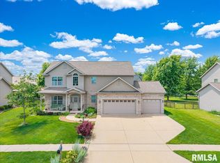 1712 Rustic Oak Dr, Washington, IL 61571