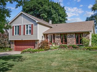 983 Barlina Rd, Crystal Lake, IL 60014