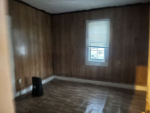 4th image of 411 Cook Ln
