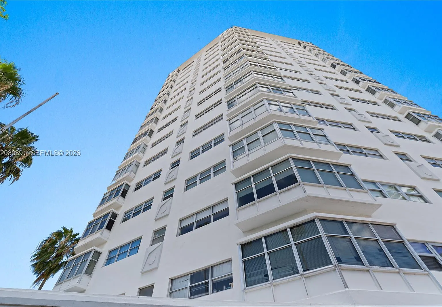 Octagon Towers I Condo — Photo 1