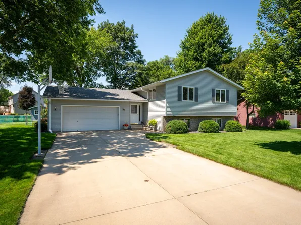 406 Evergreen Dr E, Cannon Falls, MN 55009