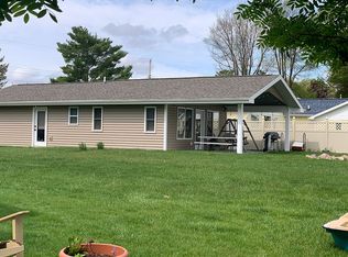 345 E Grace Ct, Hope, MI 48628