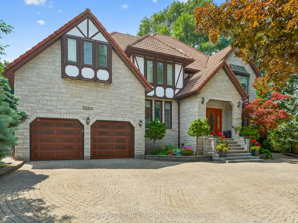2460 Hammond Rd, Mississauga, ON L5K 1T2