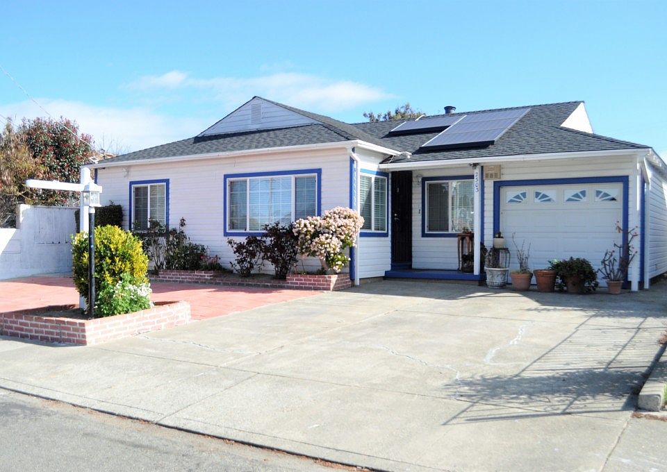 1st image of 2303 Greenwood Dr