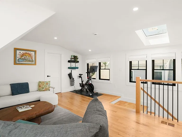 4 Fairlee St — Photo 16