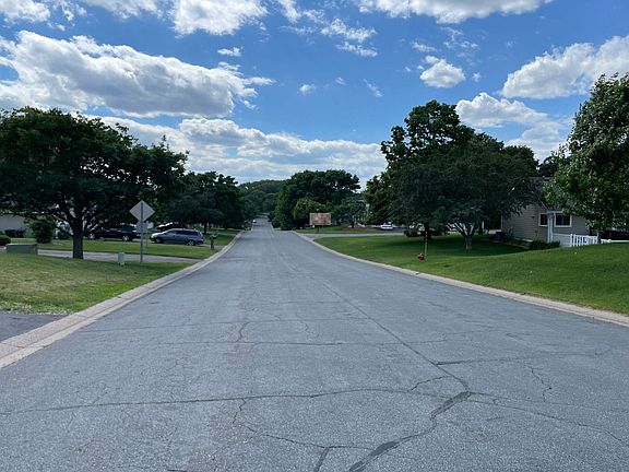 4th image of 3302 Rolling Hills Dr