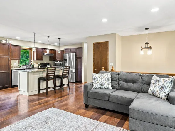 13216 Parkwood Dr, Burnsville, MN 55337