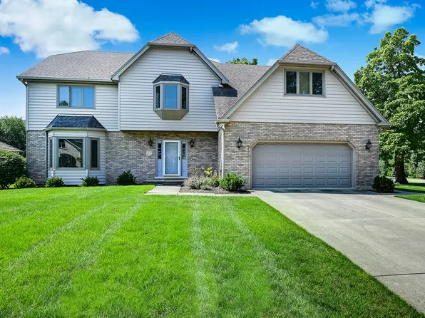 27 Garfield Ridge Ct, Willowbrook, IL 60527