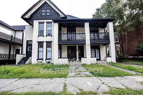 800 SE 2nd St #C Photo 1