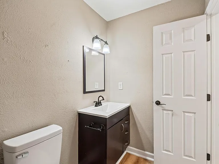 5201 Marks Cir — Photo 4