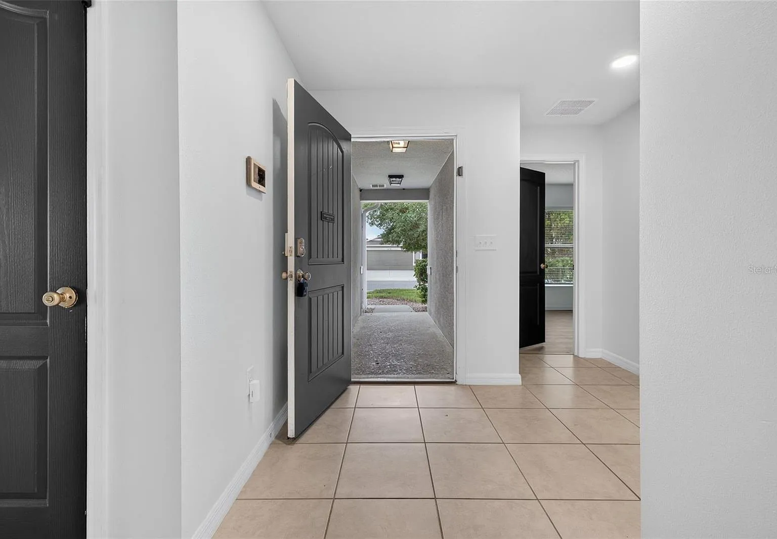 4 bed, 2.0 bath, 1741 sqft, $2,300 — Photo 2