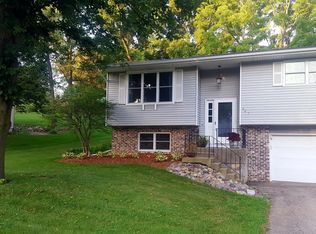 407 Oak Valley Rd, Mount Horeb, WI 53572