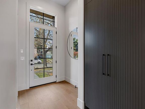4th image of 1208 W Bellevue Ave SE #1