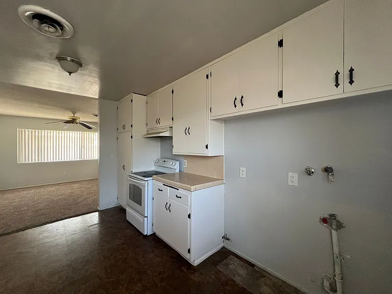 229 S Buena Vista St — Photo 30