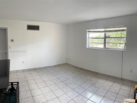 4th image of 465 S Royal Poinciana Blvd APT 1B
