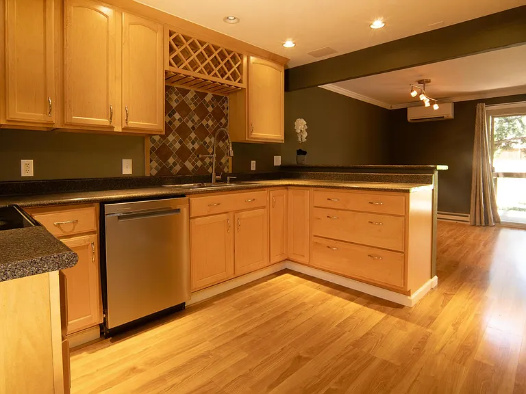 4220 Greenbriar Blvd — Photo 4