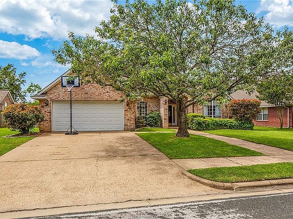 2nd image of 2912 Oakbrook Ct