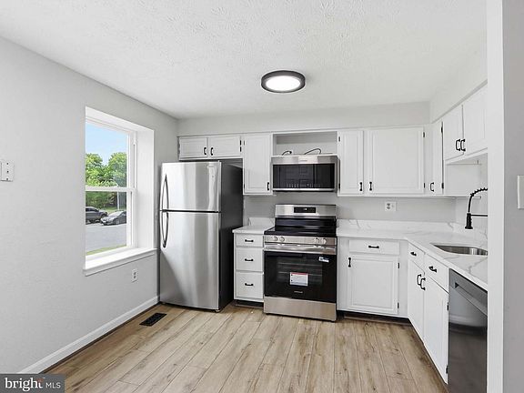 4th image of 5946 Rowanberry Dr #18A