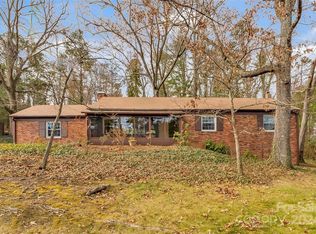 150 Lakeshore Dr, Asheville, NC 28804